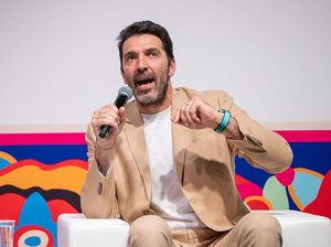 Buffon Komentari Acerbi yang Tolak Panggilan Italia Buffon Komentari Acerbi yang Tolak Panggilan Italia