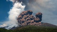 Gunung Etna Meletus, Abu Vulkanik Membubung ke Langit Sisilia