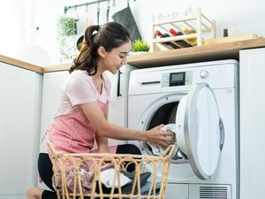 Ternyata Ini Alasan Baju Harus Dibalik Saat Dicuci, Jangan Asal Cemplung! Ternyata Ini Alasan Baju Harus Dibalik Saat Dicuci, Jangan Asal Cemplung!