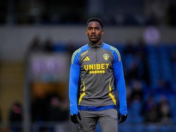 Junior Firpo. Ia berstatus bebas transfer pada Juli ini usai tak memperpanjang kontraknya bersama Leeds United, namun Milan harus bersaing dengan Lyon untuk mendapat eks Barcelona ini. Foto: Leeds United via Getty Images/Malcolm Bryce