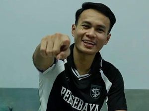 Koko Ari Resmi Gabung Persebaya: Aku Mbalik Rek Koko Ari Resmi Gabung Persebaya: Aku Mbalik Rek