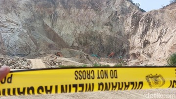 Drama Pencarian di Gunung Kuda Cirebon: Tebing Bergeser, Operasi Longsor Dihentikan!