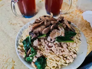 Yummy! 5 Mie Ayam Jamur Topping Komplet Harga Mulai Rp 13.000 Yummy! 5 Mie Ayam Jamur Topping Komplet Harga Mulai Rp 13.000