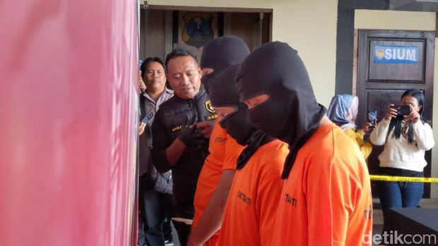 Para pelaku pencabulan anak di Tulungagung yang sudah dijadikan tersangka.
