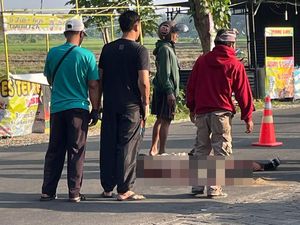 Pelajar di Bojonegoro Tewas Usai Terlibat Kecelakaan Motor Beruntun Pelajar di Bojonegoro Tewas Usai Terlibat Kecelakaan Motor Beruntun