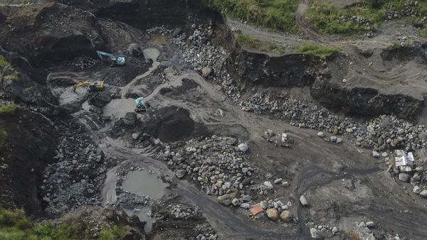 Penampakan Tambang Pasir di Kaki Gunung Galunggung