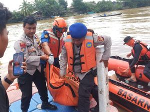 ABG Tenggelam di Sungai Siak Pekanbaru, Jasadnya Ditemukan Polisi Usai 2 Hari ABG Tenggelam di Sungai Siak Pekanbaru, Jasadnya Ditemukan Polisi Usai 2 Hari