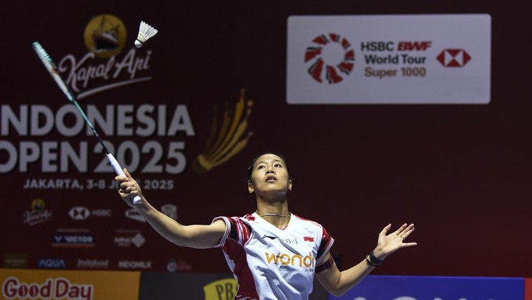 Kemenangan ini membuka peluang Putri untuk melangkah lebih jauh di turnamen level Super 1000 ini, yang menjadi salah satu ajang paling bergengsi dalam kalender BWF World Tour. Di babak 16 besar, Putri akan menghadapi lawan yang lebih berat dan dituntut menjaga konsistensi performanya. ANTARA FOTO/Hafidz Mubarak A