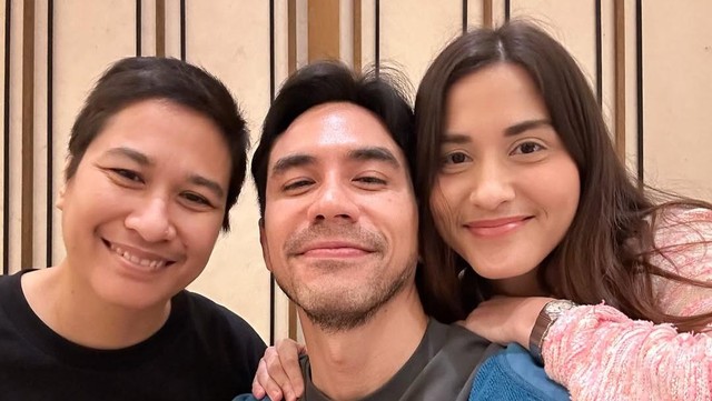 Berita Seputar Selebriti Insertlive Terkini : Sebelum Mualaf, Adik Darius Sinathrya Penasaran Beda Nabi Isa dan Yesus