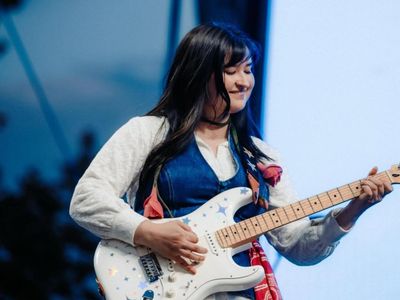 Stephanie Poetri Bersenang-senang di Head In The Clouds Festival Usai Nikah