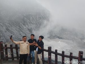 Wisatawan di Tangkubanparahu Tak Surut Meski Aktivitas Gunung Meningkat