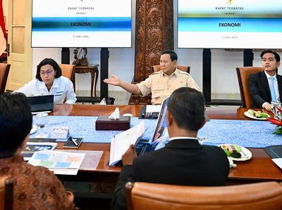 Penampakan Suasana Rapat Paket Stimulus Ekonomi Dipimpin Prabowo