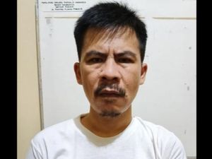 Erwin Tikam Tukang Sate di Tanggamus Usai Ngeluh Bumbu Tak Enak Erwin Tikam Tukang Sate di Tanggamus Usai Ngeluh Bumbu Tak Enak