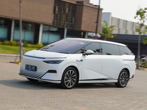 Bocoran Spesifikasi MPV Listrik Premium Xpeng X9 Penantang Denza D9