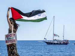 Israel Cegat Kapal Bantuan Bawa Greta Thunberg dan 11 Aktivis ke Gaza