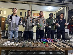 TNI-Polri Razia Lapas Nabire Usai 19 Napi Kabur, Petugas Temukan 38 HP-Sajam