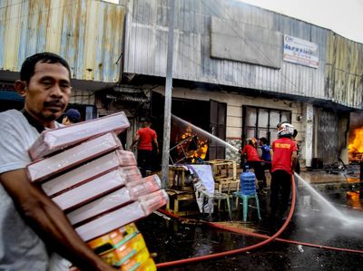 Api Lahap Deretan Toko Elektronik di Ternate