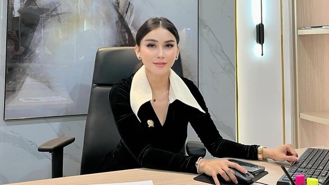 Update Informasi Selebriti InsertLive : Jadi Anggota DPRD, Bebizie Fokus Perjuangkan Hak Wanita Indonesia