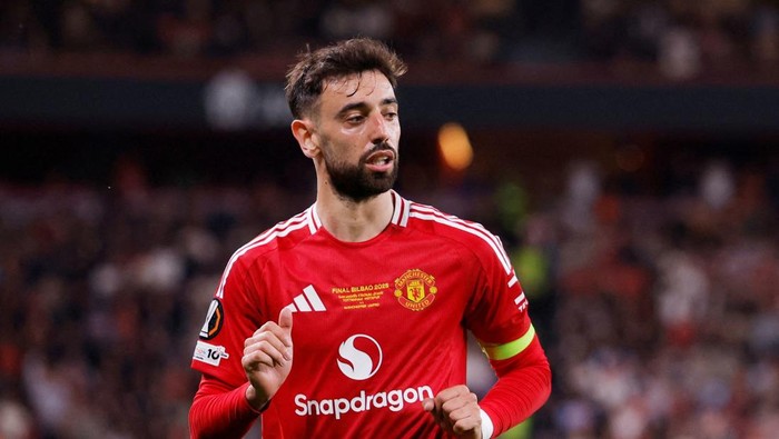 Bruno Fernandes FILE PHOTO: Soccer Football - Europa League - Final - Tottenham Hotspur v Manchester United - San Mames, Bilbao, Spain - May 21, 2025 Manchester Uniteds Bruno Fernandes REUTERS/Andrew Couldridge/File Photo