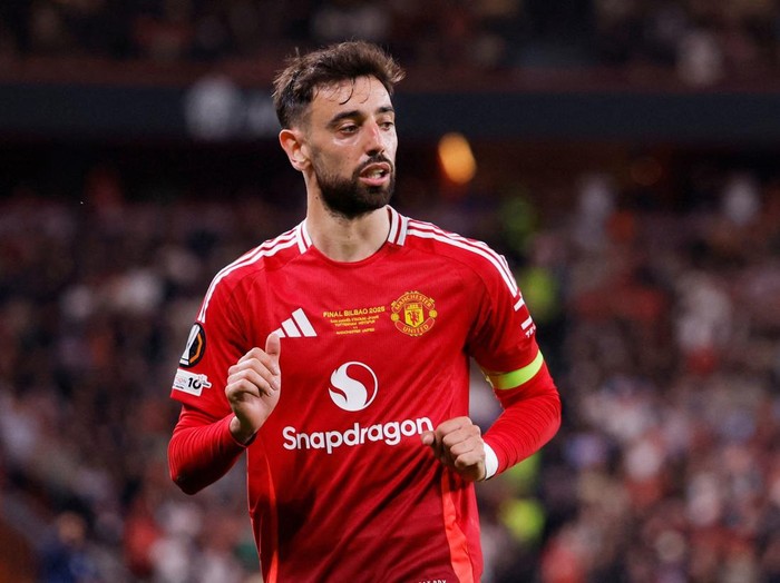 FILE PHOTO: Soccer Football - Europa League - Final - Tottenham Hotspur v Manchester United - San Mames, Bilbao, Spain - May 21, 2025 Manchester United's Bruno Fernandes REUTERS/Andrew Couldridge/File Photo