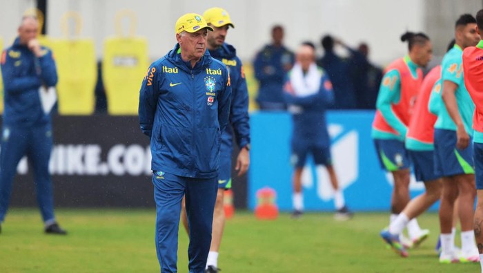 Soccer Football - Brazil Training with new coach Carlo Ancelotti - CT Joaquim Grava, Sao Paulo, Brazil - June 3, 2025 Brazil coach Carlo Ancelotti during training REUTERS/Jorge Silva