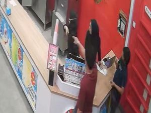 2 Jukir Ngaku Anggota Ormas Dipolisikan Usai Ngamuk di Mixue Makassar 2 Jukir Ngaku Anggota Ormas Dipolisikan Usai Ngamuk di Mixue Makassar