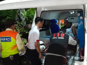 4 Fakta Wanita Lahiran Sendiri di Toilet Stasiun Bogor 4 Fakta Wanita Lahiran Sendiri di Toilet Stasiun Bogor
