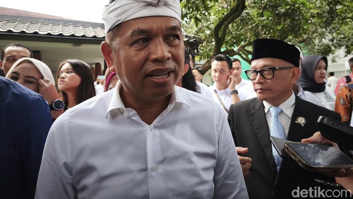 Gubernur Jabar Dedi Mulyadi Gubernur Jabar Dedi Mulyadi
