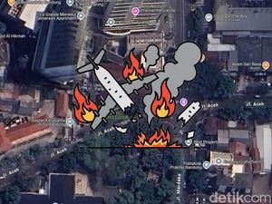 Tragedi Pesawat Jatuh di Samping Balai Kota Bandung Tragedi Pesawat Jatuh di Samping Balai Kota Bandung