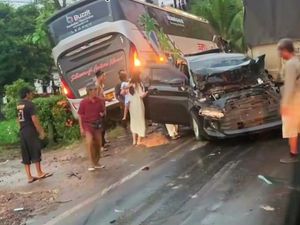 5 Kendaraan Terlibat Kecelakaan Beruntun di Banyuasin, 1 Orang Luka Berat 5 Kendaraan Terlibat Kecelakaan Beruntun di Banyuasin, 1 Orang Luka Berat