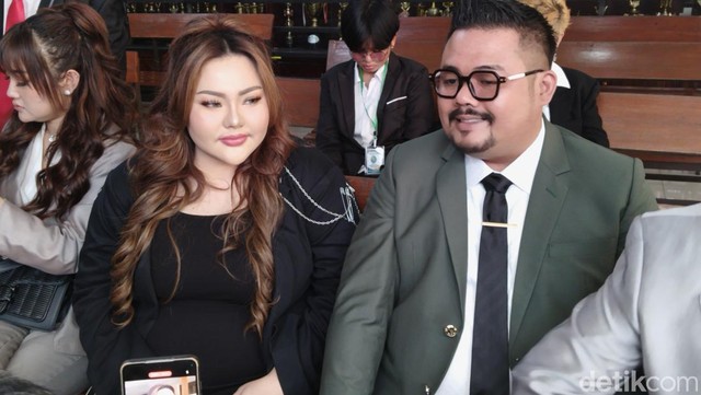 Highlight Dunia Hiburan InsertLive : Digugat Rp105 M oleh Ridwan Kamil, Pihak Lisa Mariana: Jangan Halu