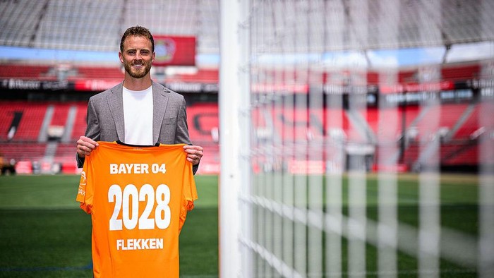 LEVERKUSEN, GERMANY - JUNE 2: The newly signed goalkeeper Mark Flekken of Leverkusen poses for a photo on June 2, 2025 in Leverkusen, Germany. (Photo by Jörg Schüler/Bayer 04 Leverkusen via Getty Images)