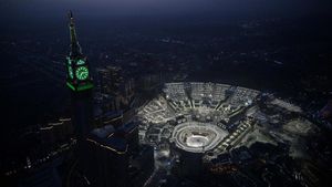 Masjidil Haram Bercahaya di Gelap Malam Makkah