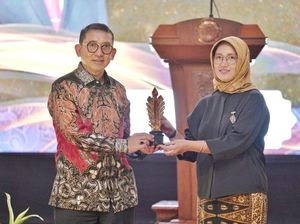 Fadli Zon Terima Anugerah Praba Nawasena Budaya dari PUI Javanologi UNS