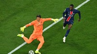 Dembele pun menekan kiper Inter, Yann Sommer selama 90 menit penuh laga final. Meski PSG sudah memimpin 4-0, Dembele tetap melakukannya (Reuters)