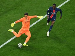 Dembele pun menekan kiper Inter, Yann Sommer selama 90 menit penuh laga final. Meski PSG sudah memimpin 4-0, Dembele tetap melakukannya (Reuters)