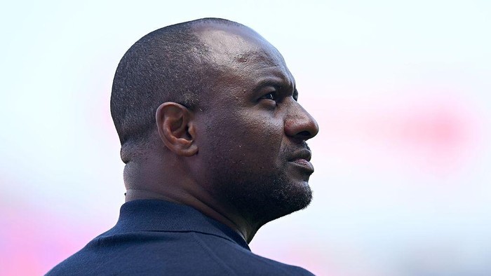 BOLOGNA, ITALY - MAY 24: Patrick Vieira head coach of Genoa during the Serie A match between Bologna and Genoa at Stadio Renato Dall'Ara on May 24, 2025 in Bologna, Italy. (Photo by Alessandro Sabattini/Getty Images)
