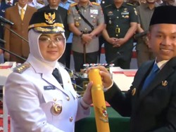 Dilantik Gubernur Riau, Afni Jadi Bupati Perempuan Pertama Pimpin Siak