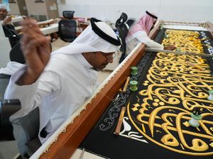 Disulam Benang Emas! Begini Proses Pembuatan Kiswah Kakbah di Makkah Disulam Benang Emas! Begini Proses Pembuatan Kiswah Kakbah di Makkah