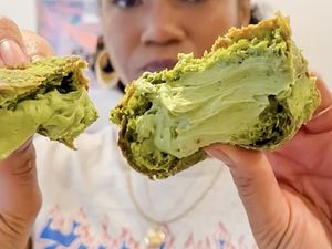Penampakan Donat Viral yang Harganya Bisa Rp 200 Ribu Sebiji Penampakan Donat Viral yang Harganya Bisa Rp 200 Ribu Sebiji