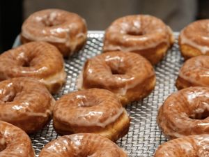 Donat Mahal Rp 200 Ribu Sebiji dan Pelayan Dipecat Usai Dapat Tip Besar Donat Mahal Rp 200 Ribu Sebiji dan Pelayan Dipecat Usai Dapat Tip Besar