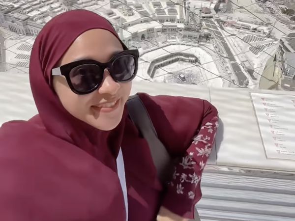 View Poppy Bunga dari Lantai Tertinggi Zamzam Tower di Makkah