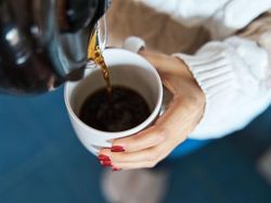Rutin Minum Kopi Bikin Wanita Menua Lebih Sehat, Ini Kata Ahli