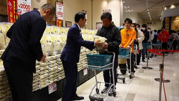 Jepang: Antrean Panjang untuk Beras Murah