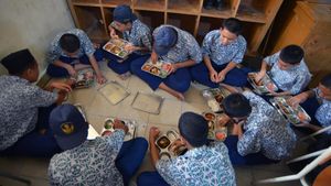 Makan Bergizi Gratis Mulai Digelar di Padang