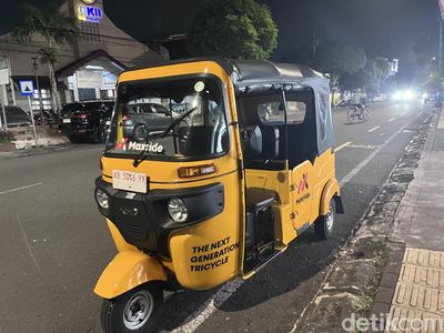 Tampilan Bajaj Maxride Mengaspal di Jalanan Kota Jogja