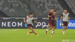 Timnas Indonesia dan China Panaskan Mesin Jelang Bentrok Besok