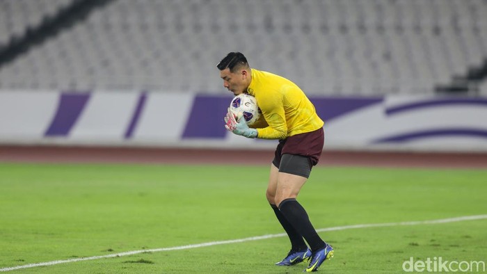 Timnas Indonesia dan China Panaskan Mesin Jelang Bentrok Besok Tim Nasional Indonesia dan China menggelar latihan di SUGBK, Jakarta, Rabu (4/6/2025). Keduanya akan menghadapi laga penting guna membuka peluang untuk lolos ke babak berikutnya dalam Kualifikasi Piala Dunia 2026.