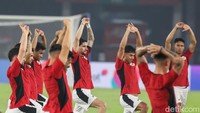 Tim Nasional Indonesia dan China menggelar latihan di SUGBK, Jakarta, Rabu (4/6/2025). Keduanya akan menghadapi laga penting guna membuka peluang untuk lolos ke babak berikutnya dalam Kualifikasi Piala Dunia 2026.