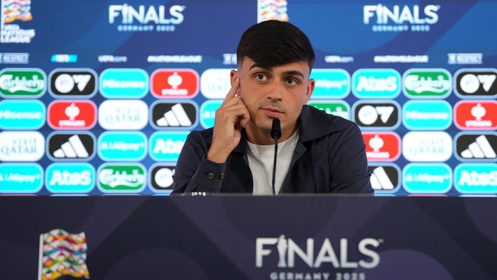 2218659040 STUTTGART, GERMANY - JUNE 04: Pedri of Spain speaks to the media during a Spain press conference ahead of their UEFA Nations League 2025 semifinal match between France and Spain on June 04, 2025 in Stuttgart, Germany. (Photo by Pau Barrena - UEFA/UEFA via Getty Images)